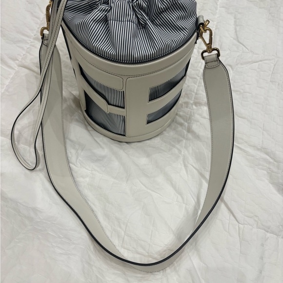 Fendi step out bucket bag used once - Picture 6 of 11